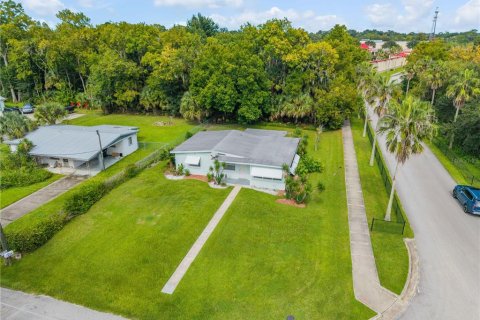 Commercial property in New Smyrna Beach, Florida № 2379246