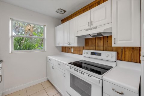 Commercial property in New Smyrna Beach, Florida № 2379246 - photo 19