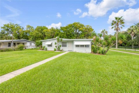 Commercial property in New Smyrna Beach, Florida № 2379246 - photo 6