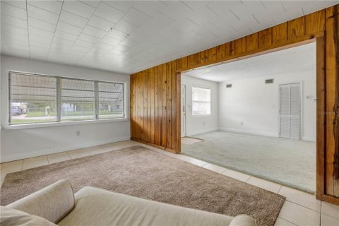 Commercial property in New Smyrna Beach, Florida № 2379246 - photo 14