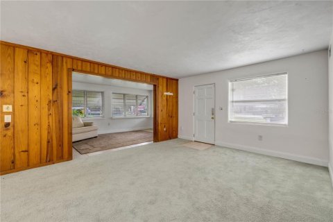 Commercial property in New Smyrna Beach, Florida № 2379246 - photo 8