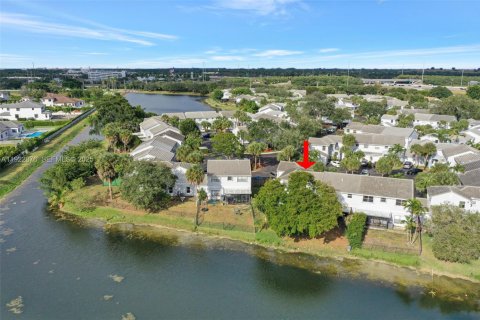 Touwnhouse à vendre à Davie, Floride: 3 chambres, 184.5 m2 № 1986852 - photo 2