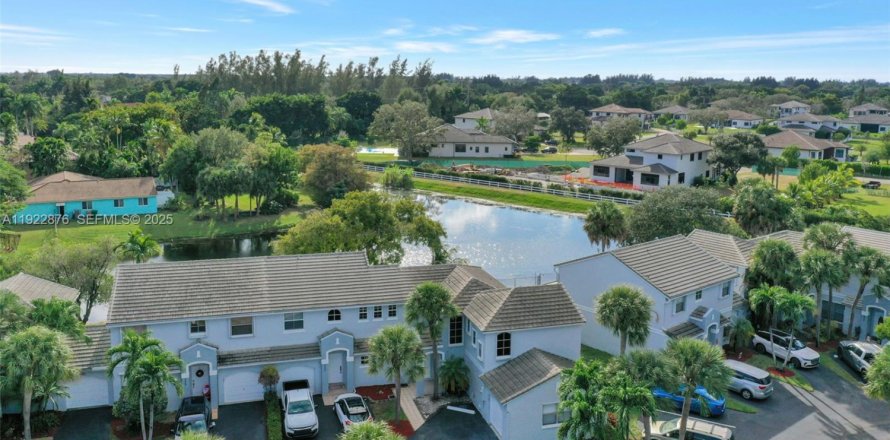Touwnhouse à Davie, Floride 3 chambres, 184.5 m2 № 1986852