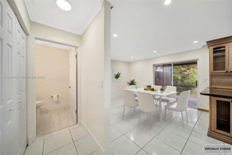 Touwnhouse à vendre à Davie, Floride: 3 chambres, 184.5 m2 № 1986852 - photo 12