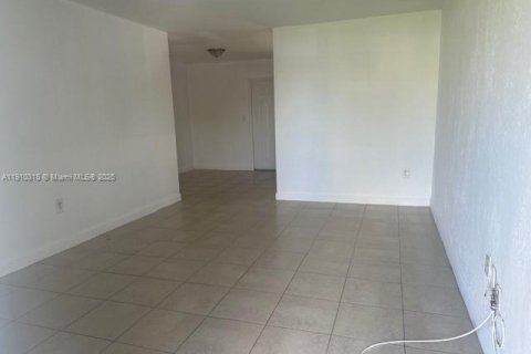 Villa ou maison à louer à Miramar, Floride: 2 chambres, 287.53 m2 № 1966559 - photo 3