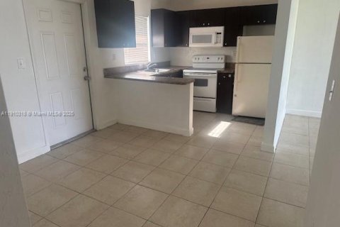 Villa ou maison à louer à Miramar, Floride: 2 chambres, 287.53 m2 № 1966559 - photo 6