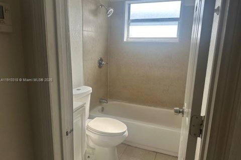 Villa ou maison à louer à Miramar, Floride: 2 chambres, 287.53 m2 № 1966559 - photo 5