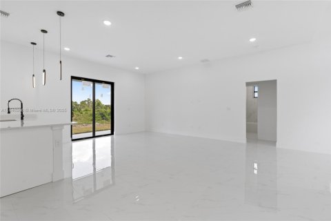 Villa ou maison à vendre à Lehigh Acres, Floride: 3 chambres, 151.43 m2 № 1935853 - photo 8