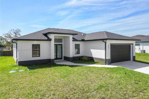 Villa ou maison à vendre à Lehigh Acres, Floride: 3 chambres, 151.43 m2 № 1935853 - photo 2