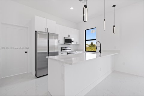 Villa ou maison à vendre à Lehigh Acres, Floride: 3 chambres, 151.43 m2 № 1935853 - photo 5