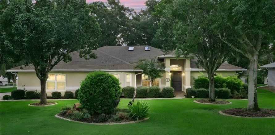 Villa ou maison à Leesburg, Floride 3 chambres, 192.31 m2 № 2350331