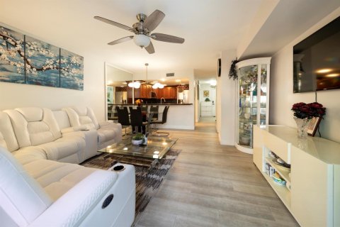 Touwnhouse à vendre à Davie, Floride: 3 chambres, 123.37 m2 № 2431422 - photo 3