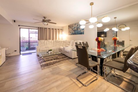 Touwnhouse à vendre à Davie, Floride: 3 chambres, 123.37 m2 № 2431422 - photo 4