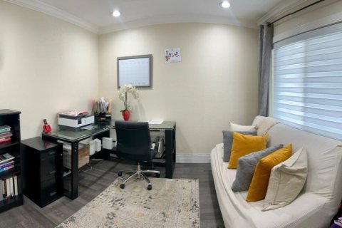 House in Hollywood, Florida 3 bedrooms, 179.58 sq.m. № 1186189 - photo 1