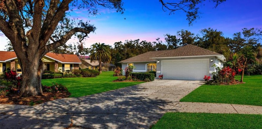 Villa ou maison à Zephyrhills, Floride 2 chambres, 131.92 m2 № 2092051