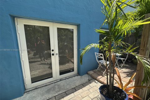 Снять в аренду виллу или дом в Майами, Флорида № 1949682 - фото 1