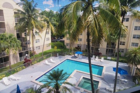 Copropriété à louer à Doral, Floride: 1 chambre, 75.25 m2 № 1921136 - photo 11