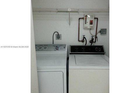 Copropriété à louer à Doral, Floride: 1 chambre, 75.25 m2 № 1921136 - photo 8