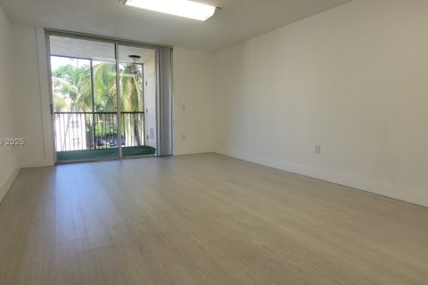 Copropriété à louer à Doral, Floride: 1 chambre, 75.25 m2 № 1921136 - photo 2