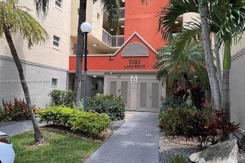 Copropriété à louer à Doral, Floride: 1 chambre, 75.25 m2 № 1921136 - photo 1