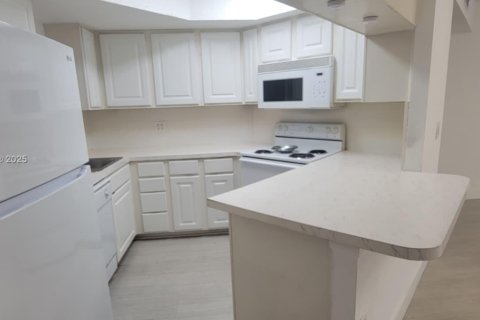 Copropriété à louer à Doral, Floride: 1 chambre, 75.25 m2 № 1921136 - photo 3