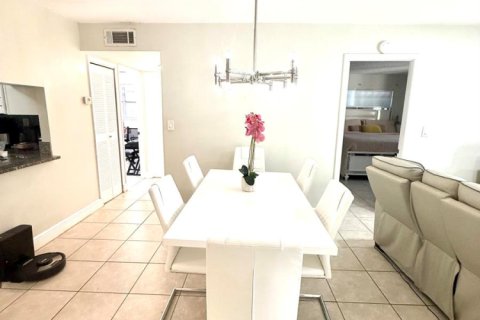 Condo in Deerfield Beach, Florida, 2 bedrooms  № 2245005 - photo 16