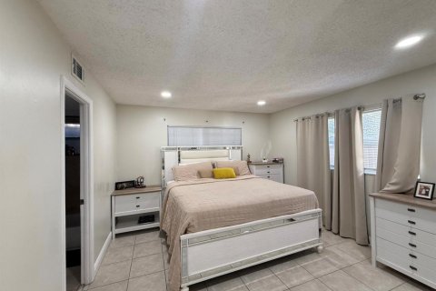 Condo in Deerfield Beach, Florida, 2 bedrooms  № 2245005 - photo 11
