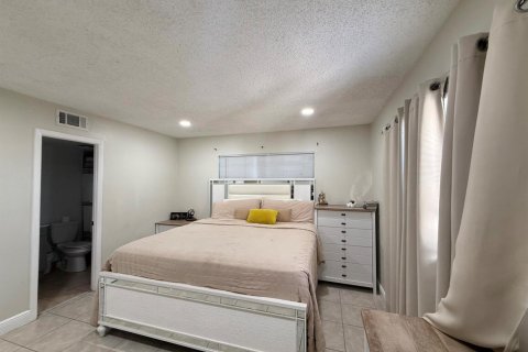 Condo in Deerfield Beach, Florida, 2 bedrooms  № 2245005 - photo 10