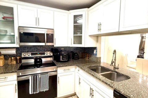 Condo in Deerfield Beach, Florida, 2 bedrooms  № 2245005 - photo 19
