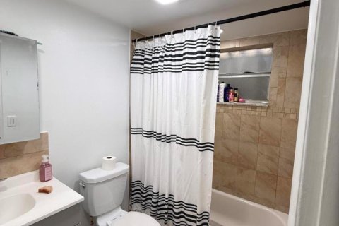 Condo in Deerfield Beach, Florida, 2 bedrooms  № 2245005 - photo 13
