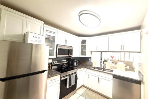 Condo in Deerfield Beach, Florida, 2 bedrooms  № 2245005 - photo 18