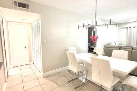 Condo in Deerfield Beach, Florida, 2 bedrooms  № 2245005 - photo 17