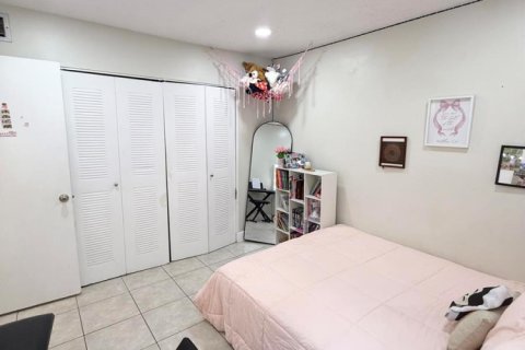 Condo in Deerfield Beach, Florida, 2 bedrooms  № 2245005 - photo 24