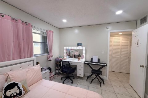 Condo in Deerfield Beach, Florida, 2 bedrooms  № 2245005 - photo 25