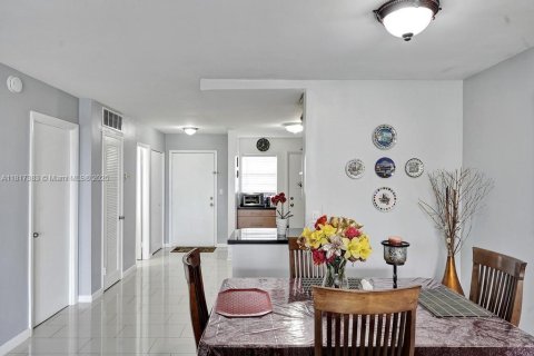 Copropriété à vendre à Miami, Floride: 2 chambres, 96.25 m2 № 1942920 - photo 6