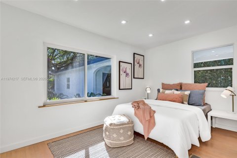 House in Miami Shores, Florida 3 bedrooms, 186.18 sq.m. № 2040440 - photo 16