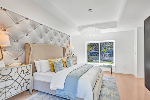 House in Miami Shores, Florida 3 bedrooms, 186.18 sq.m. № 2040440 - photo 12