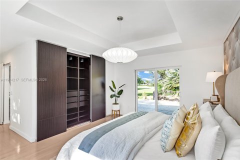 House in Miami Shores, Florida 3 bedrooms, 186.18 sq.m. № 2040440 - photo 1