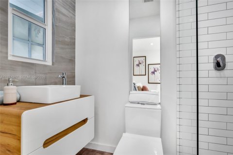 House in Miami Shores, Florida 3 bedrooms, 186.18 sq.m. № 2040440 - photo 4