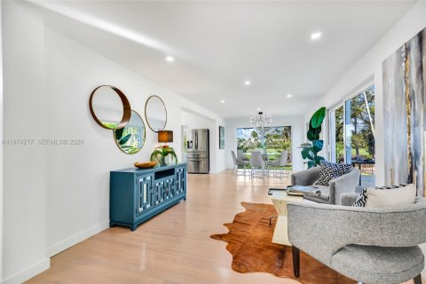 House in Miami Shores, Florida 3 bedrooms, 186.18 sq.m. № 2040440 - photo 11