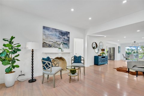 House in Miami Shores, Florida 3 bedrooms, 186.18 sq.m. № 2040440 - photo 10