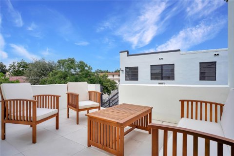 Villa ou maison à louer à Miami, Floride: 5 chambres, 255.11 m2 № 1834534 - photo 18