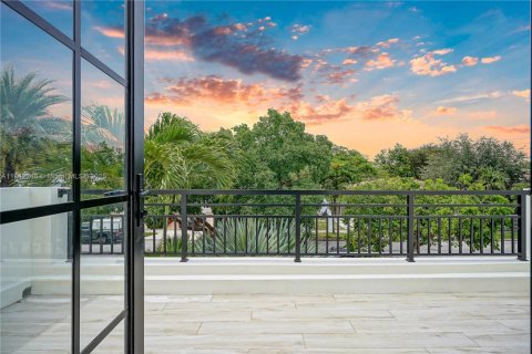 Villa ou maison à louer à Miami, Floride: 5 chambres, 255.11 m2 № 1834534 - photo 22