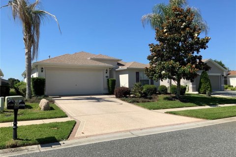 House in Leesburg, Florida 3 bedrooms, 158.77 sq.m. № 2110669