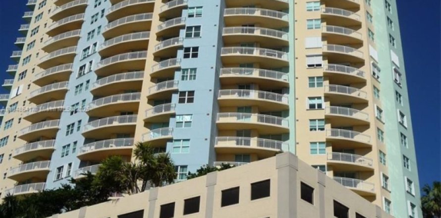 Condominio en Miami, Florida, 1 dormitorio № 1850412