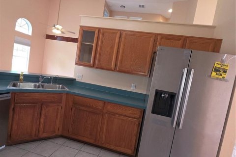 House in Orlando, Florida 4 bedrooms, 188.03 sq.m. № 2351637 - photo 7