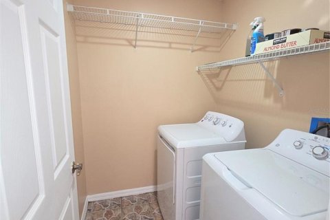 House in Orlando, Florida 4 bedrooms, 188.03 sq.m. № 2351637 - photo 10