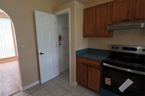 House in Orlando, Florida 4 bedrooms, 188.03 sq.m. № 2351637 - photo 5