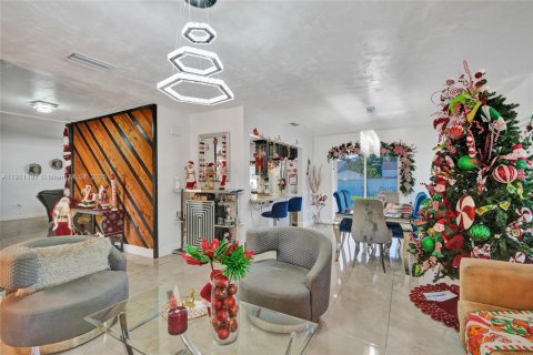 House in Miami, Florida 4 bedrooms, 219.9 sq.m. № 2013710 - photo 8