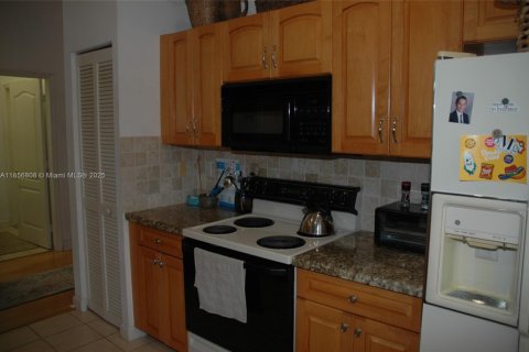 House in Coral Springs, Florida 3 bedrooms, 160.91 sq.m. № 1878955 - photo 14